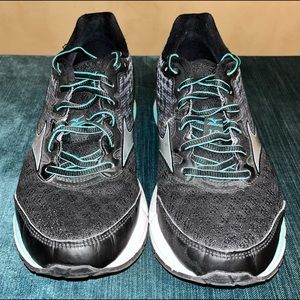 ASICS Women’s Wave Rider Sneakers
